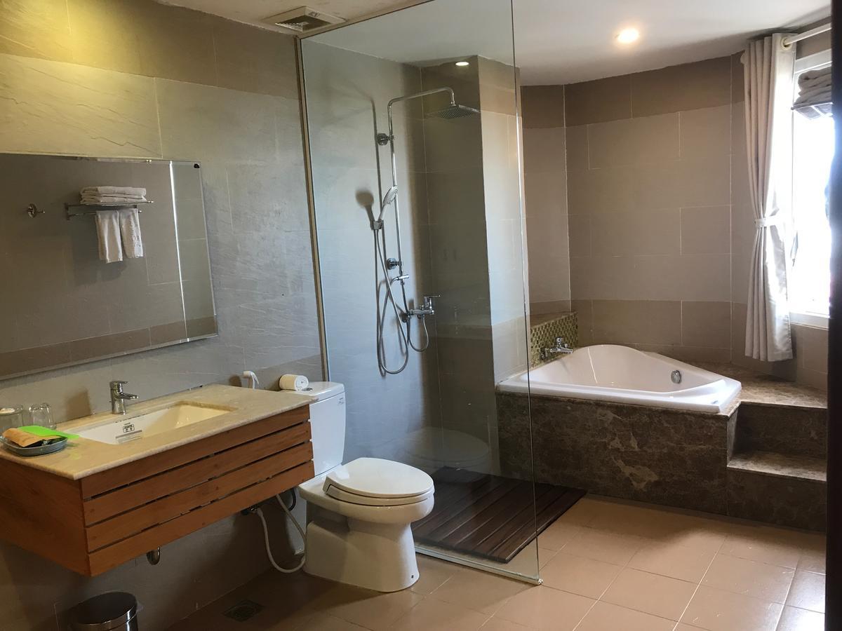 Elegant Hotel Pleiku Luaran gambar