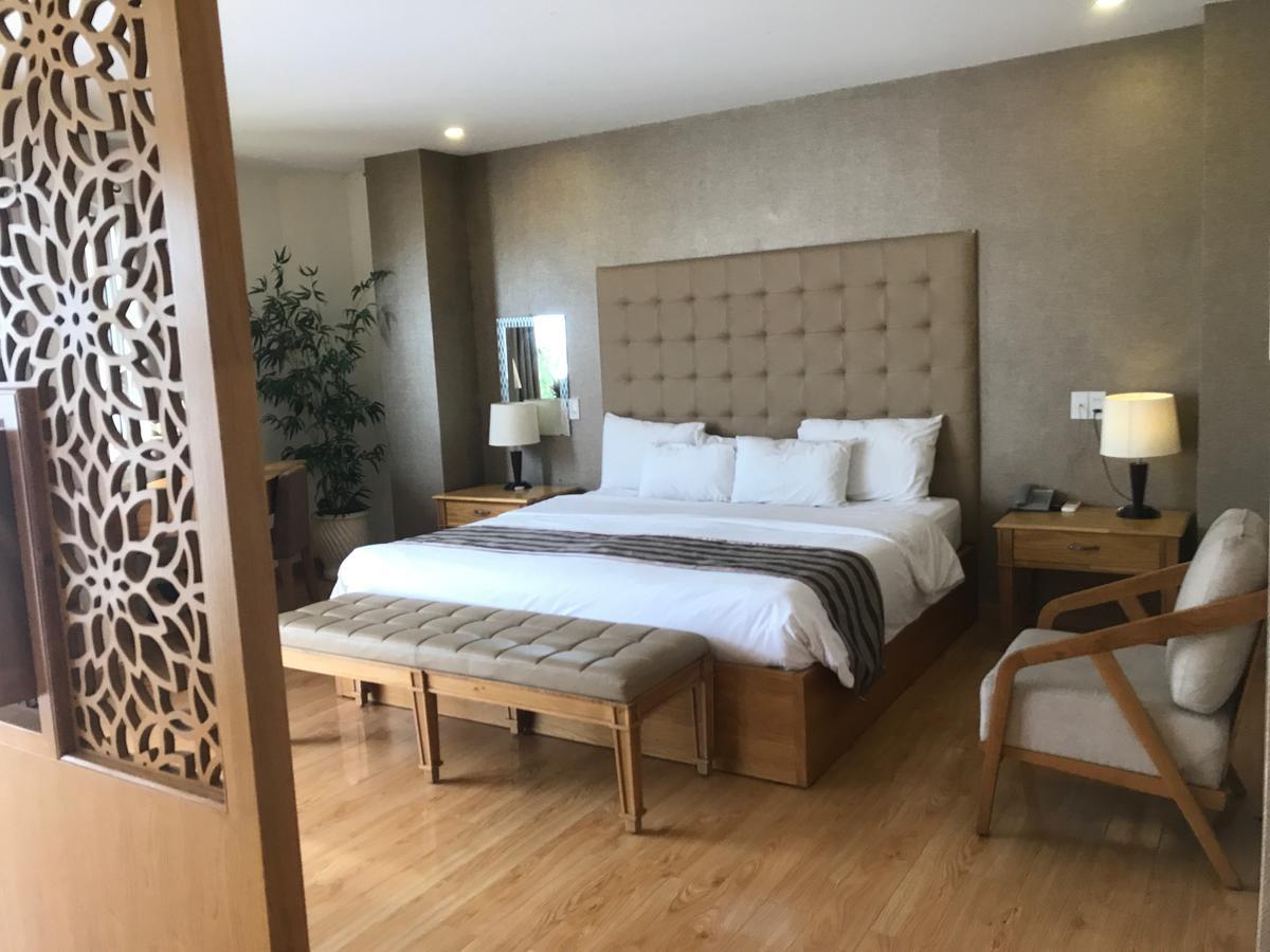 Elegant Hotel Pleiku Luaran gambar