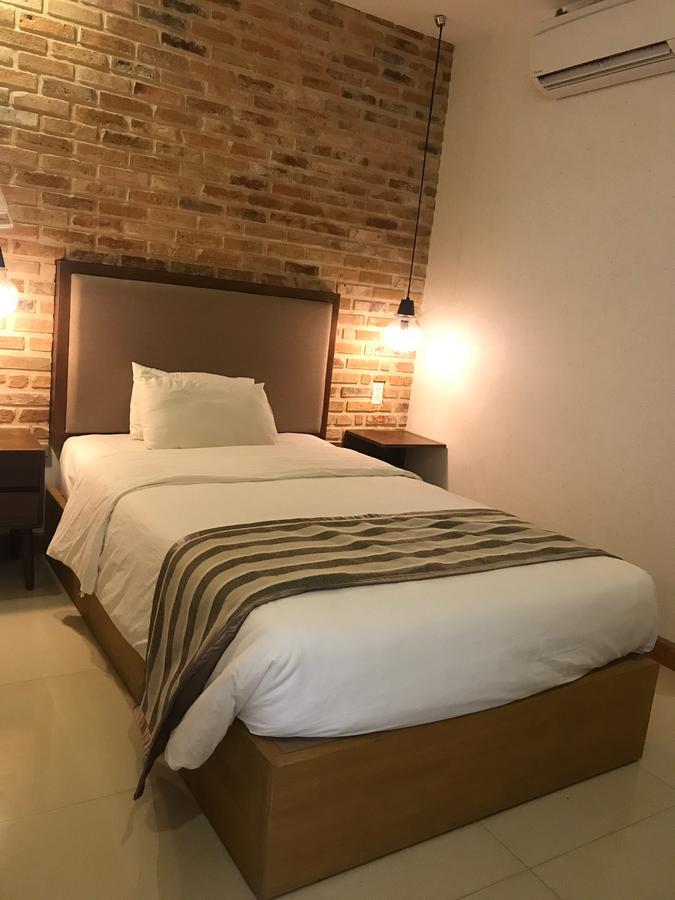 Elegant Hotel Pleiku Luaran gambar