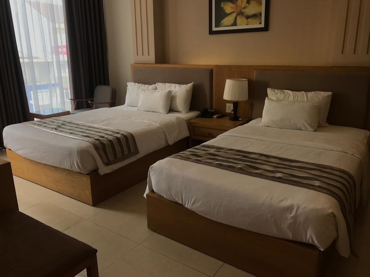 Elegant Hotel Pleiku Luaran gambar