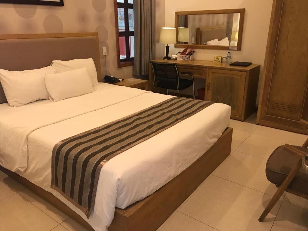 Elegant Hotel Pleiku Luaran gambar